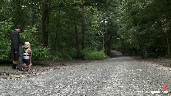 Худой, связанной блондинке маньяк дал на клык в лесу