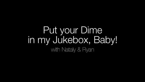 Мажор трахает очередную телку у себя в гостиной