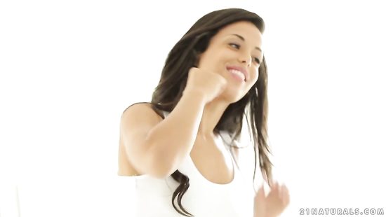 У красавицы жены хорошее утреннее настроение для нежного секса