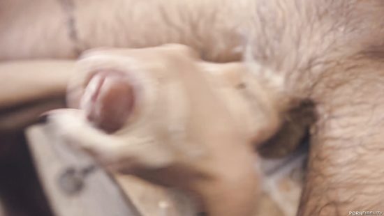 Жопастая жена с большими сиськами дрочит мужу и трахается в ванной