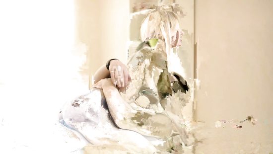 Загорелая блондинка сосет в очках своему парню