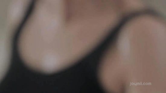 Кончил на попу спортсменке с натуральными дойками