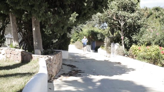 Рыжая спортивная красотка трахается с тренером на природе