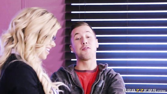 Спалил свою училку в порно ролике