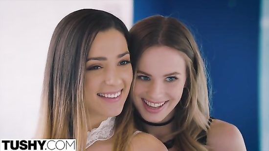 Из жопы в рот с двумя обалденными телками