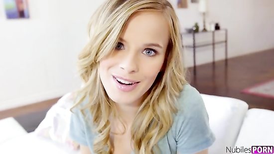 Симпатичная соседка отблагодарила парня перепихоном