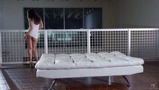 Миниатюрная Gia Paige красиво трясет жопой во время секса