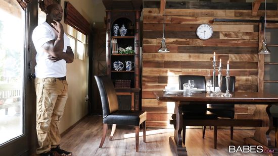 Не дождалась мужа на ужин и отдалась соседу