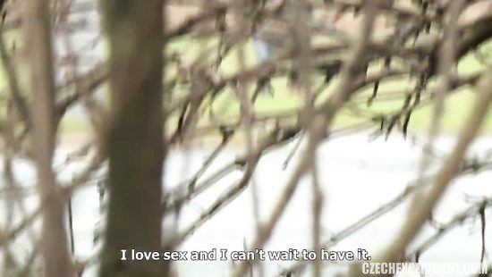 Чешка отсосала прохожему и отдалась в лесу