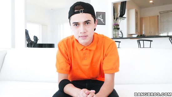 Молодой брат трахнул сестру друга и залил латинку своей спермой