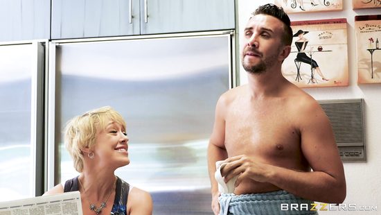 Муж сестры застукал красотку в душе за мастурбацией и трахнул прямо в ванной