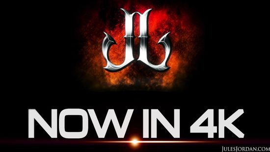 Сексапильная Анна встречает друга негра в трусиках и мокрой киской между ног