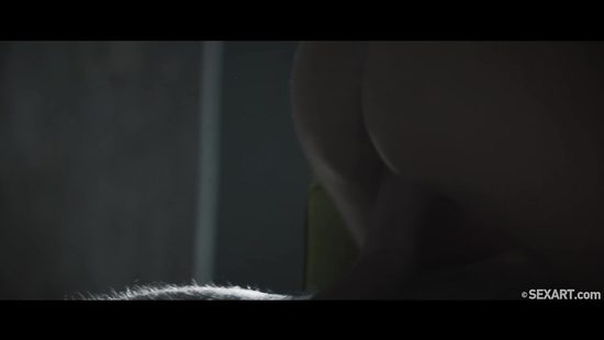 Красивое занятие любовью блондинки и художника в старинном замке