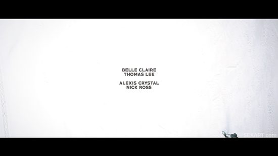 После зимней прогулки по лесу парочка занимается горячим сексом