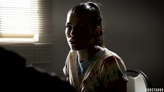 Два мента наказали подозреваемую в комнате для допросов