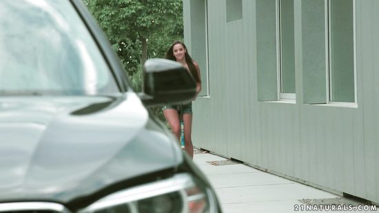 Любовник рано утром подарил стройной подруге красивый анальный секс