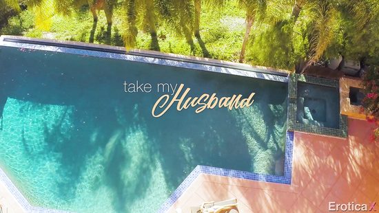 Семейная пара и из подруга устроили красивый секс втроём