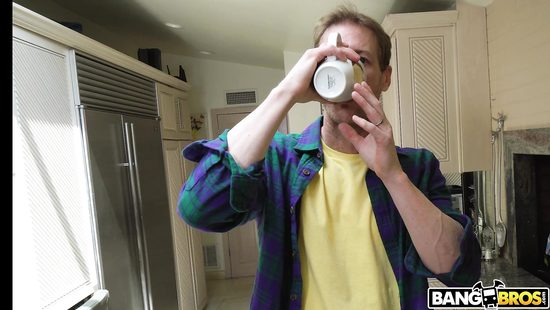 Забыв о супруге пацан трахнул шмару в костюме сексуального пасхального кролика