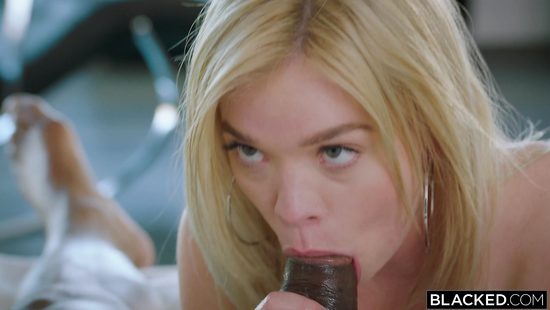 Свидание в слепую привело к огромному члену негра