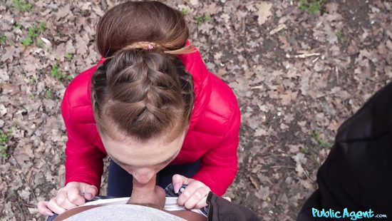 Пацан помог красотке с деньгами и получил минет в благодарность