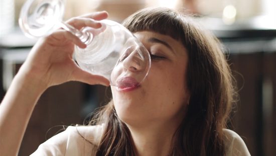 Студентки-лесбиянки приютили у себя дома подружку