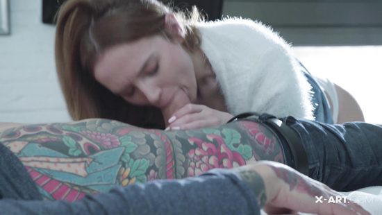 Трахает очередную девушку друга