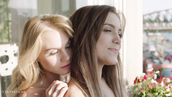 Зализала обиду языком по пизде подружки