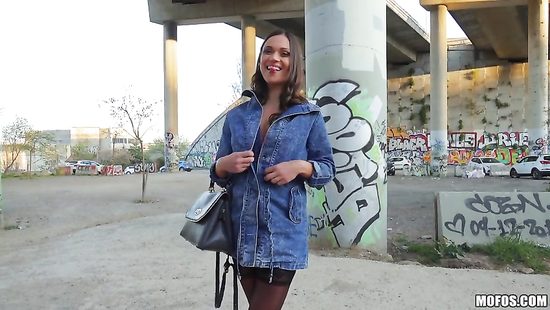 Отдалась за потерянный телефон