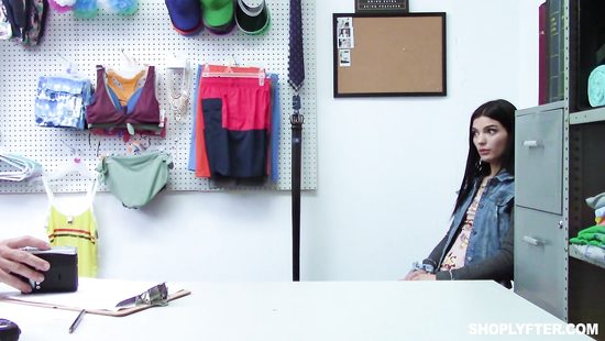 Или отсосешь, или сядешь в тюрьму