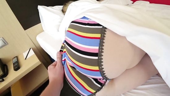 Разбудил и выебал жопастую сводную сестричку