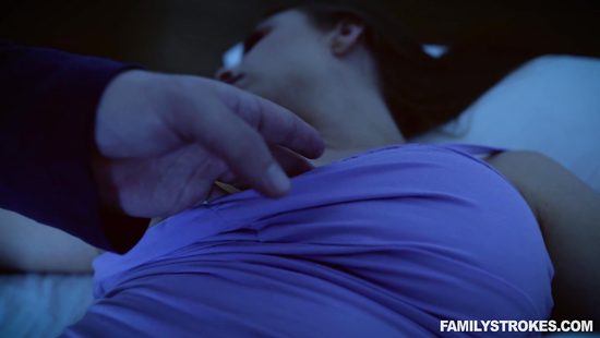 Чувак разбудил жену брата для рискованной измены