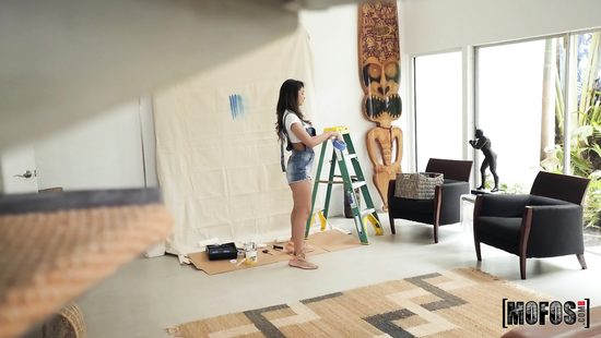 Дизайнер интерьера просит плату натурой вперед