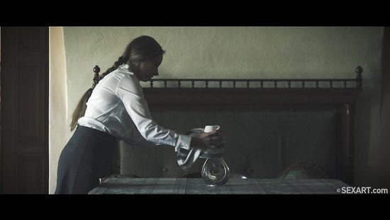 Либо лизать зад домохозяйке, либо остаться без оплаты