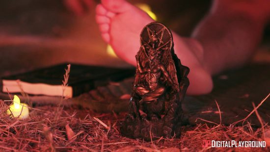 Окультуривание девки для черного бога секса