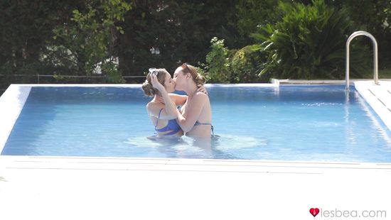 Разведенки нашли утешение в друг дружке