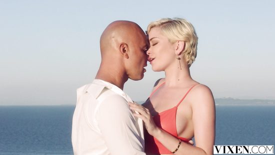 Ни одна туристка не устоит перед большой виллой и большим членом