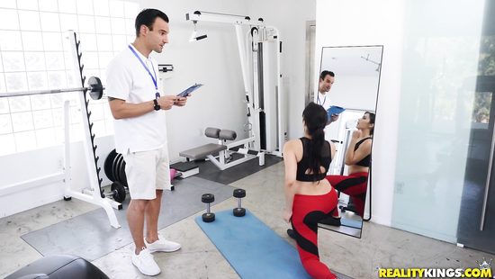 При оплате тренера на год, секс в подарок