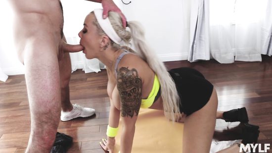 Трах между сисек эффективней, чем планка