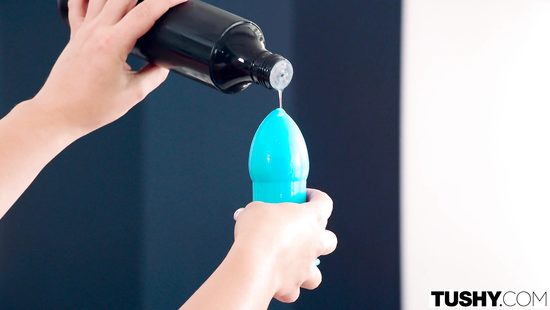 Выбор между бабами падает на ту, которая дает в жопу