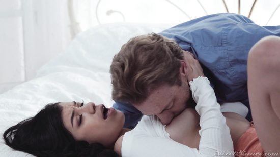 Мужчины постарше всегда знают, как правильно натянуть до приятной боли