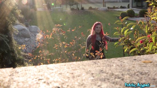 Пышная дворничиха не против потрахаться, а если еще и деньги предлагают...