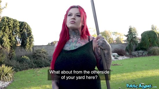 Пышная дворничиха не против потрахаться, а если еще и деньги предлагают...