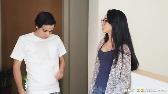 Мамка даст добро на отношения только после сквирта