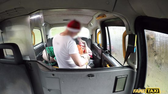 Рыженькие эльфийки попали в Сантатрахер такси