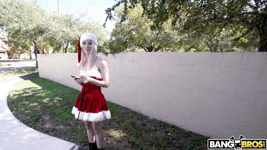 Снегурочка-потеряшка: и писю размяла, и денег заработала