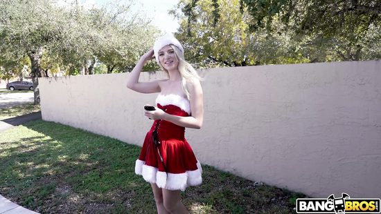 Снегурочка-потеряшка: и писю размяла, и денег заработала