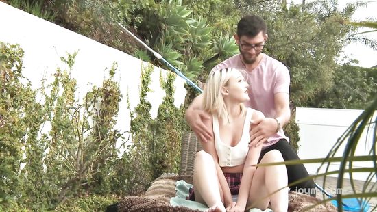 Помощь подружке вознаграждается глубоким кремпаем