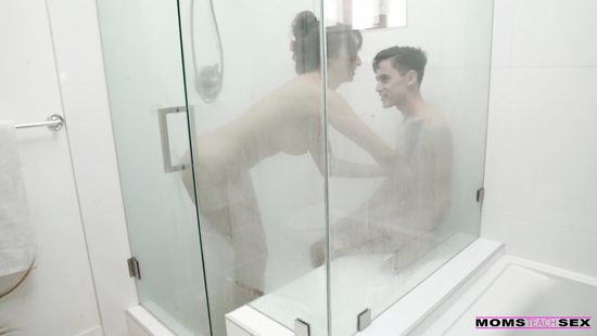 Аренда за счет помощи по дому и постоянного траха обеих девок