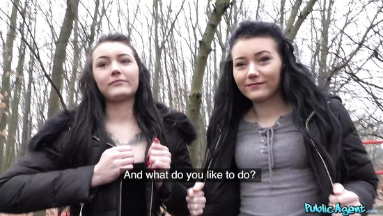 Близняшки не против насосать на прибавку к стипендии