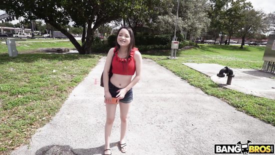 Прогулка стала интересней, когда член незнакомца оказался в пизде